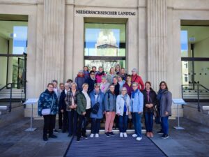 Die Peiner Landfrauen vor dem Landtag